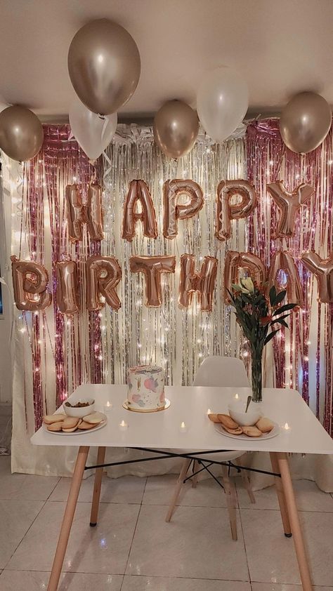 Birthday deco Birthday Decor For Mom, Indoor Birthday Decorations, Easy Room Makeover, Birthday Room Decor, Birthday Surprise For Mom, 19th Bday, Regalos Ideas, Birthday Deco, Suprise Birthday