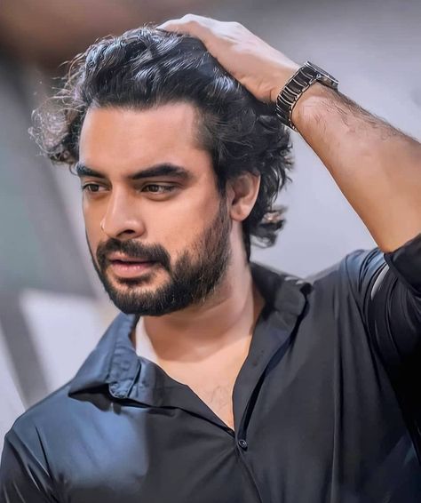 Tovino Thomas Wallpaper, Tovino Thomas Hd Photos, Simp For Me, Pretty Indians, Build A Boyfriend, Malayalam Actors, Krishna Wife, Tovino Thomas, Vijay Deverkonda