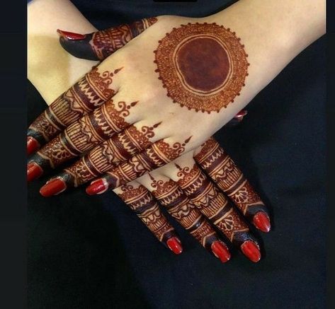 Balochi Mehndi Designs, Mandala Mehendi, Tikki Mehndi, Kashee's Mehndi Designs, Balochi Dress, Design Mehndi, Krishna Mantra, Latest Henna Designs, Engagement Mehndi Designs