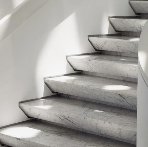 درج السلم, Entryway Stairs, Staircase Interior Design, Marble Staircase, Escalier Design, Marble Stairs, Stair Railing Design, Staircase Remodel, Stone Stairs