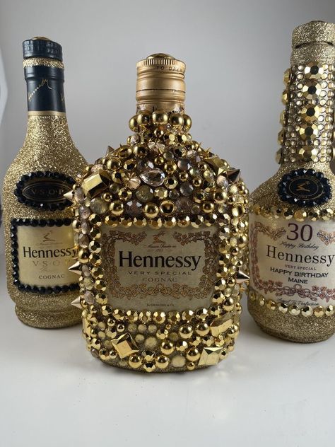 Alcohol Bottle Decorations, Glitter Champagne Bottles, Hennessy Bottle, Bedazzled Liquor Bottles, Bedazzled Bottle, Alcohol Bottle Crafts, Decorated Liquor Bottles, Glitter Wine Bottles, Bling Bottles