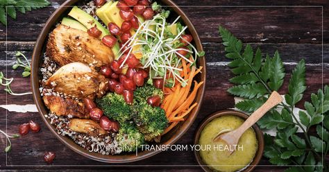 This quick and easy macro bowl recipe has all the protein, carbs, and fats you need for a healthy, balanced meal, plus plenty of delicious, fresh flavors! Macro Bowl Recipe, Jj Virgin Diet Recipes, Macro Bowls, Virgin Diet Recipes, Chicken Quinoa Bowl, Macro Bowl, Jj Virgin, Paleo Protein, Couscous Salat