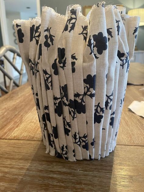 Lamp Shade Crafts, Diy Skirt, Custom Shades, Lamp Cover, Diy Creative Crafts, Glue Gun, Box Pleats, Bias Tape, Diy Lamp