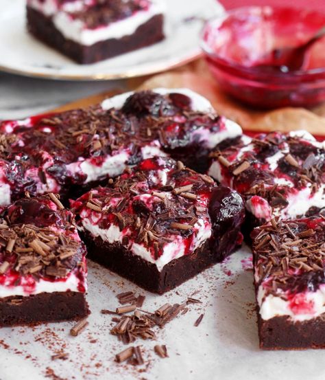 Forest Fruit Cake, Black Forest Brownies, Espresso Brownies, Cherry Compote, Brownie Ingredients, Frozen Cherries, Chocolate Cheese, Chocolate Fruit, Brownie Bar