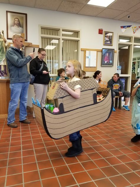 Noahs Ark Costume Diy, Noahs Ark Costume, Bible Character Costumes, Noah Costume, Fiesta Float, Noahs Ark Decorations, Concert Costumes, Awana Cubbies, Character Halloween Costumes