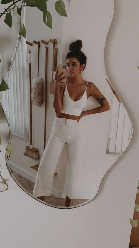 Fox Fashion, Boho Fall Outfits, White Wide Leg Trousers, Boho Mode, Mode Tips, Italy Outfits, Pantalon Large, Mode Inspo, Fashion Streetwear