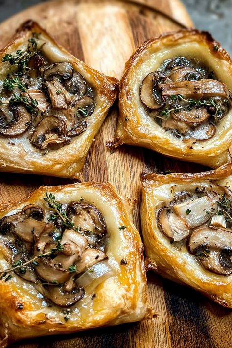 Mushroom Shallot and Herbed Wedding Starters Food Ideas, Fancy Restaurant Recipes, Fancy Dinner Party Recipes, Mushroom Starter Recipes, Recipes With Shallots, Hobbit Dinner, Mushroom Shallot, Mushroom Tarts, Goat Cheese Tarts