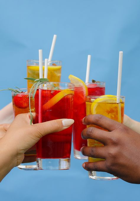 It’s no secret that Americans love iced tea in the summertime. ☀️ We’ve brewed up the ultimate guide to iced tea and it’s here to answer all your burning (or should we say chilling?) questions! ❄️ From steeping secrets to flavor hacks, we’ve got tips on how to stay cool all summer long. Dive in and take a sip! 💛 Which Big Heart tea blend is your favorite to ice? Link in bio! Tea Places, In The Summertime, Tea Garden, Tea Blends, Big Heart, Iced Tea, Stay Cool, Summer Time, Link In Bio