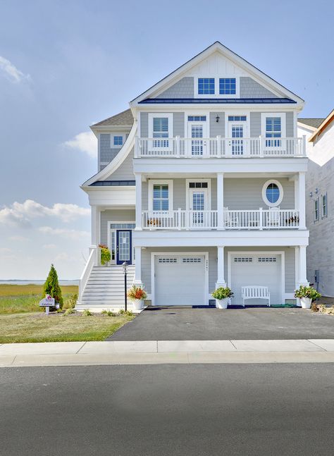 Raised Beach House Plans Coastal Homes, Reverse Floor Plan Beach House, Beach Front House Plans, 2 Story Beach House, Coastal Homes Exteriors, Modern Beach House Plans, Raised Beach House, Raised Homes, Beach Style House