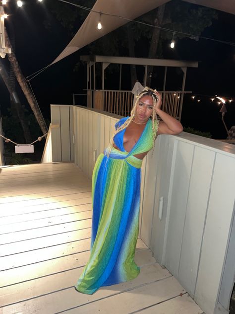 Goddess Energy, Curvy Girl Outfits, Poses For Photos, Curvy Girl Fashion, High Waisted Pants, Beach Outfit, Aesthetic Pictures, Girl Fashion, Colorful Dresses