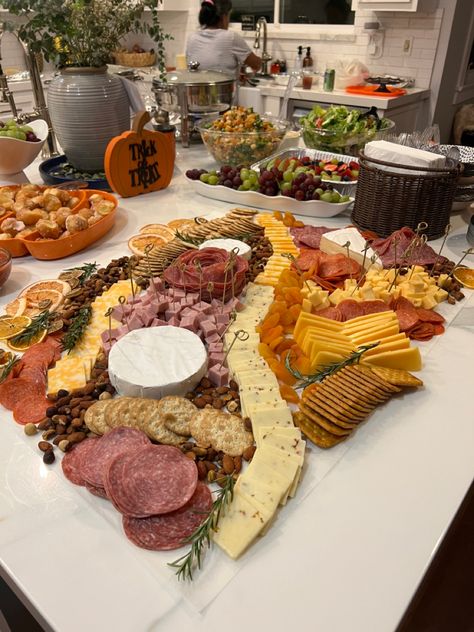 Cheese Board For 30 People, Charcuterie Board On Parchment Paper, Charcuterie Board Large Table, Charcuterie On Parchment Paper, Charcuterie Board Ideas On Brown Paper, Charcuterie Board On Counter Top, Meat And Cheese Table Display, Large Charcuterie Board On Island, Charcuterie Board 100 People