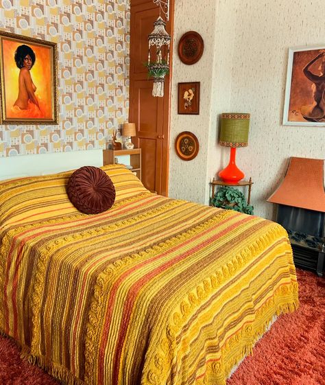 Instagram 70s Bedroom, 70s Interior Design, 70s Interior, Retro Color Palette, 70s Home, New Flooring, Eclectic Furniture, Eclectic Bedroom, Antique Interior