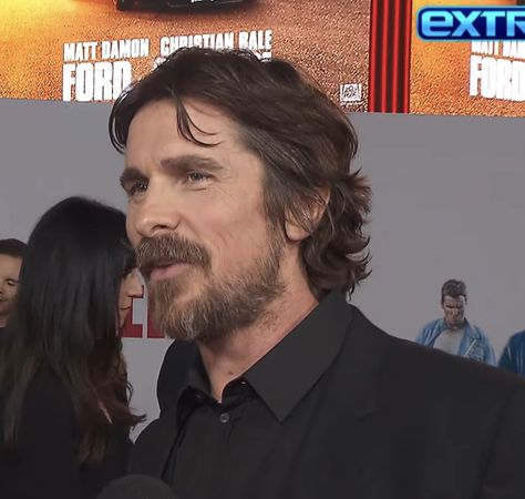 Christian Bale Long Hair, Christian Bale Beard, Guy Haircuts, Chris Bale, Baby Gril, Patrick Bateman, Best Beard Styles, 얼굴 그리기, Christian Love