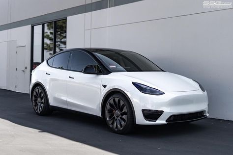 Tesla Roof, Tesla Car Aesthetic, Model Y Tesla, Model S Tesla, New Tesla Roadster, Tesla Car Models, Tesla Model S Plaid, Tesla Electric Car, Dream Cars Range Rovers