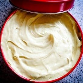 Homemade Anti Aging Face Cream, Diy Whipped Shea Butter, Shea Butter For Skin, Homemade Hair Mask Recipes, Anti Aging Homemade, Hair Mask Recipe, Homemade Hair Mask, Shea Butter Hair, Homemade Moisturizer