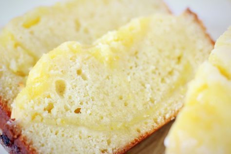 Lemon Tart Pound Cake Lemon Curd Bread Recipe, Lemon Curd Recipe Desserts, Recipes With Lemon Curd, Pound Cake With Lemon Curd, Recipes Using Lemon Curd, Cake With Lemon Curd Filling, Party Dinners, Curd Recipes, Desserts Simple