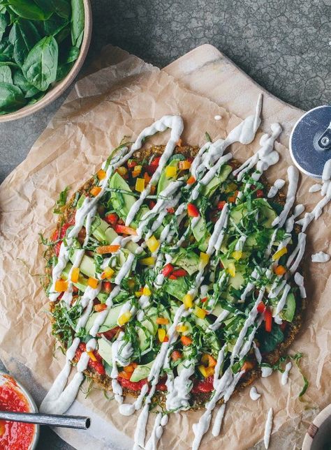 Raw Pizza, Raw Vegan Dinners, Raw Vegan Diet, Vegan Summer Recipes, Recipes For Summer, Zoodle Recipes, Recipes Summer, Pizza Margherita, Raw Diet