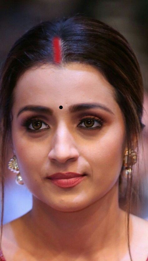 Trisha Krishnan Lips, Jennifer Lopez Makeup, Neelam Gill, Trisha Actress, Parneeti Chopra, Indian Photos, Mawra Hocane, Wamiqa Gabbi, Trisha Krishnan