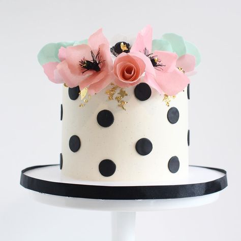 Kate spade inspired 40th birthday cake! 🌸🖤🌺 Polka Dot Cake Ideas, Kate Spade Cake, Polka Dot Cake, Dot Cake, Polka Dot Cakes, 40th Birthday Cake, New Birthday Cake, Elegant Birthday Cakes, Kate Spade Inspired