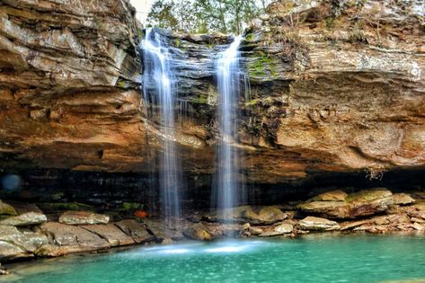 At This Incredible Park You Can Walk Behind A Beautiful Waterfall – Mainstream Adventures Midwest Hiking, Illinois State Parks, Waterfall Swimming, Starved Rock State Park, Shawnee National Forest, Illinois River, Summer Vacation Destinations, Swimming Hole, Southern Illinois