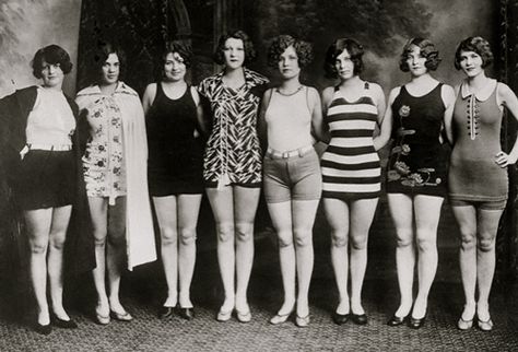 Gasp! Swimsuits inched up the leg just like the skirts the ladies wore. 1920s Bathing Suits, 1920s Swimsuit, Pierrot Costume, 1920s Women, 1920s Party, Bathing Costumes, Retro Swimwear, Vintage Bathing Suits, Vintage Swim