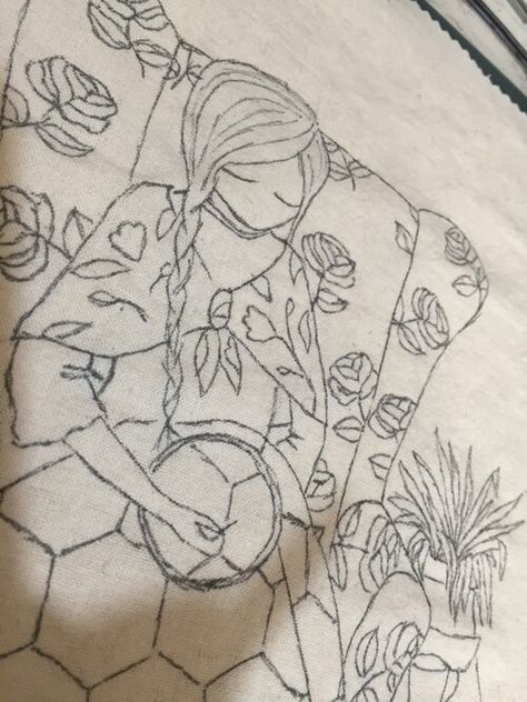 starting a new embroidery pattern — lilipopo embroidery Lilipopo Embroidery, Embroidery Drawings, Bird Quilt Blocks, Bright Quilts, Hexie Quilt, New Embroidery, Floral Shawl, Bird Quilt, Strip Quilts