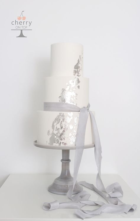 Silver Leaf, Silk Ribbon Wedding Cake White Silver Wedding Cake, Vintage Pasta, White Silver Wedding, Wedding Cake Ribbon, Metallic Wedding Cakes, Cake Celebration, Silver Wedding Cake, Wedding Cake Ombre, Metallic Wedding