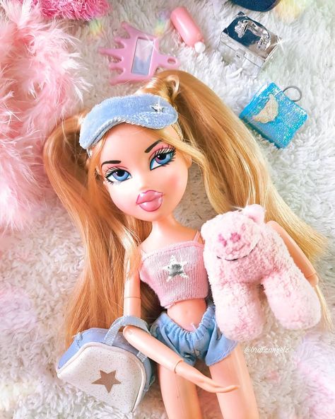 Bratz Angelz 💫’s Instagram post: “Angel face 💋💫🦋 Slumber party cloe 💙 - - - #Bratz #bratzcollector #bratzcollection #Bratzcollector #fashion4fashion #fashion #doll #dolls…” Bratz Cloe Doll, Y2k Sleepover, Bratz Sleepover, Bratz Slumber Party, Cloe Bratz, Bratz Cloe, Bratz Doll Makeup, Dream Doll, Halloween Inspo