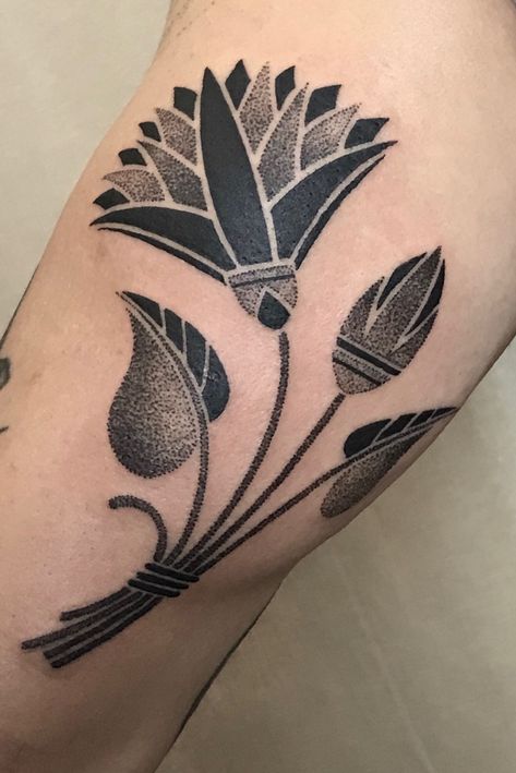 Egypt Flower Tattoo, Egyptian Lotus Flower Tattoo, Art Deco Flower Tattoo, Egyptian Lotus Tattoo, Egyptian Flower Tattoo, Egyptian Flowers, Fiori Art Deco, Egypt Tattoo Design, Nefertiti Tattoo