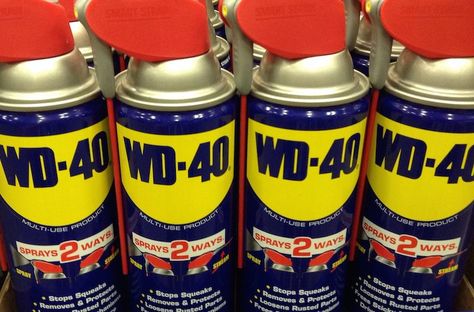 Cleaning Rusty Tools, Get Blood Stains Out, Wd 40 Uses, Rusty Tools, Nautical Chic, Remove Rust, How To Clean Rust, Wd 40, Car Cleaning Hacks