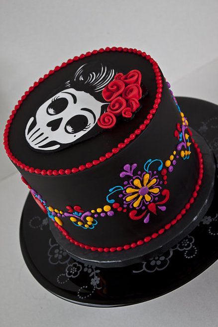 Dia de los Muertos Cake Sugar Skull Cakes, Dia De Los Muertos Party Ideas, Day Of The Dead Cake, Day Of The Dead Party, Skull Cake, Den Mrtvých, Halloween Cakes, Pretty Cakes, Creative Cakes