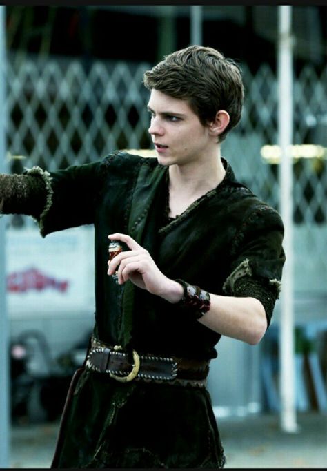 Peter Pan Outfit, Once Upon A Time Peter Pan, Peter Pan 3, Robbie Kay Peter Pan, Peter Pan Ouat, Peter Pan Costume, Peter Pan Quotes, Robbie Kay, Pan Photo