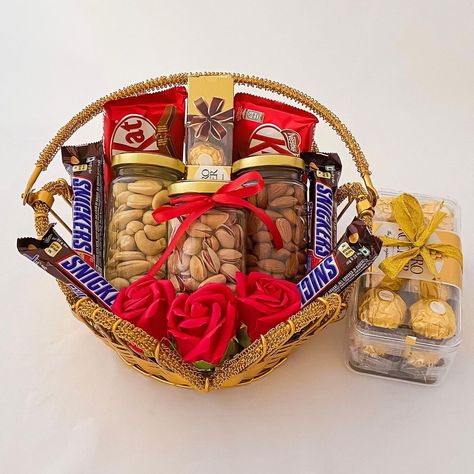 Nuts Hamper Ideas, Lohri Festival, Gifts Hamper, Snickers Chocolate, Chocolate Delivery, Thali Decoration, Diwali Gift Hampers, Hamper Ideas, Feminine Urge