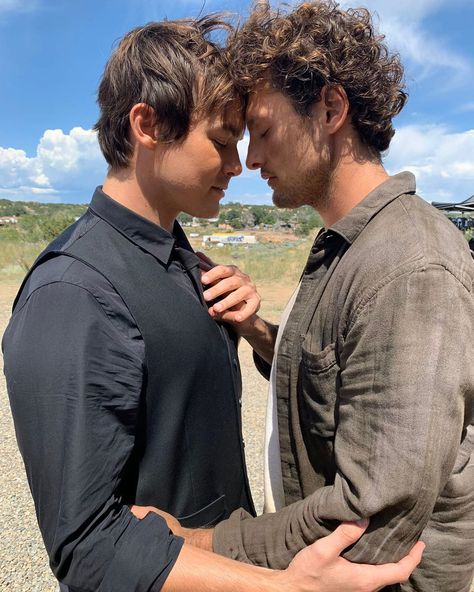 “hey its me, vLAMiS” on Instagram: “michael guerin and alex manes come back to us in less than a week 🥺” Michael Guerin, Michael Vlamis, Caleb Rivers, Alien Cowboy, Fictional Couples, Morgan Evans, Tyler Blackburn, Roswell New Mexico, Daniel Gillies