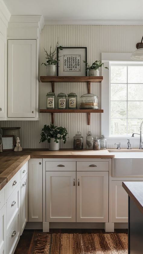 Bring rustic charm into your compact kitchen with natural materials and warm decor. Trailer House Ideas, Minimalist Farmhouse Kitchen, Small Farmhouse Kitchen Ideas, House On Land, Kitchen Sink Wall, Small U Shaped Kitchen, Stylish Small Kitchen, House With Land, Small Farmhouse Kitchen