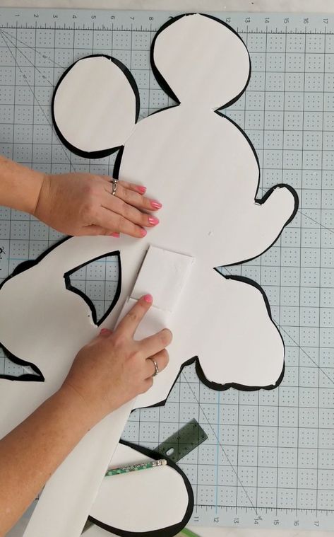 Punch out the cut piece.  If any part gets stuck, just cut it again. Mickey Mouse Vinyl, Diy Mickey Party Decorations, Mickey Cricut Projects, Disney Sewing Ideas, Mickey Mouse Cutouts, Cricut Mickey Mouse Birthday, Dollar Tree Mickey Mouse Diy, Disney Party Decorations Diy, Mickey Mouse Cricut Projects