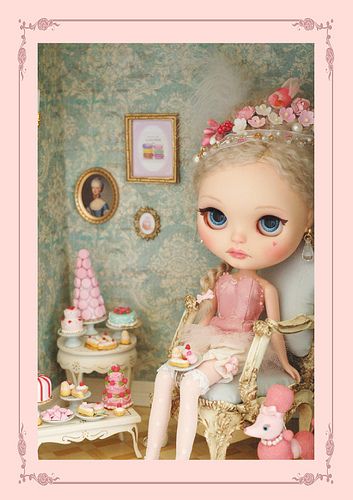 marie-10 | por lilleprincesse Blythe Doll House, Blythe Diorama, Blythe House, Marie Antoinette Movie, Doll Museum, Blythe Custom, Doll Display, Living Dolls, Lowbrow Art