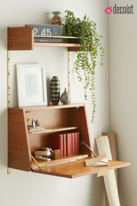 Today we feature 20 workspaces where fold away desks take center stage. From custom-built wonders to DIY solutions you can try at home, keep reading for a collection of eye-catching, practical, and interesting fold-down desks! // Desks // Fold-Down Desks // Offices // Office Desk // Home Office // Studio Apartment Storage, Fold Down Desk, Home Office Shelves, Koti Diy, Diy Regal, Apartment Storage, Diy Muebles Ideas, Desks For Small Spaces, Folding Desk