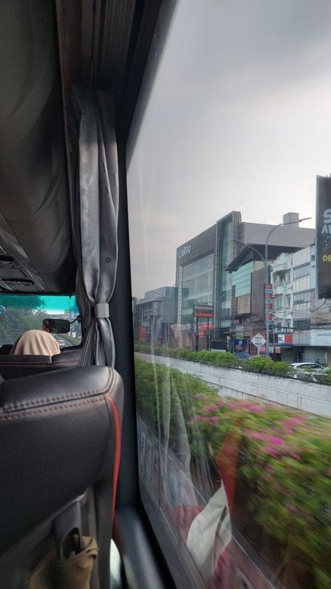 Bus Prank Picture, Byaheng Bus Prank, Pap Di Bus, Jakarta Sore Hari, Pap Bus, Bus Prank, Bus Travel Snap, Bus Travel Aesthetic, Bus Snap