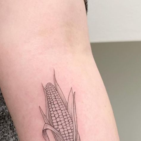 Peta on Instagram: "🌽 Corn for the lovely Sophie! Thanks for coming back in girl! 🌽 #corn #corntattoo #veggie #vegetable #vegetabletattoo #smalltattoo #finelinetattoo #customtattoo #fineline #dotworktattoo #lineworktattoo #blackink #blackwork #iblackwork #veganink #canberra @freestyletattoostudio" Corn On The Cob Tattoo, Corn Stalk Tattoo, Corn Tattoo, Vegetable Tattoo, Corn Stalks, White Corn, Line Work Tattoo, Dot Work Tattoo, Thanks For Coming