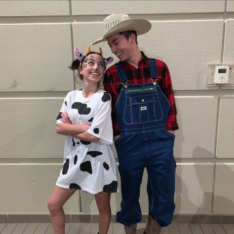 Cow And Cowboy Couple Costume, Cow And Cowboy Costume, Last Minute Couple Costume Ideas, Animal Couple Costumes, Farm Family Costume, Cow Couple Costume, Simple Couple Costumes Last Minute, 2024 Couples Costumes, Cow And Farmer Costume Halloween