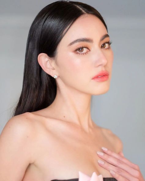 Davika Hoorne Photoshoot, Davikah Hoorne, Mai Davika, Davika Hoorne, Makeup Goals, Photo Reference, Jakarta, Headpiece, Asian Beauty