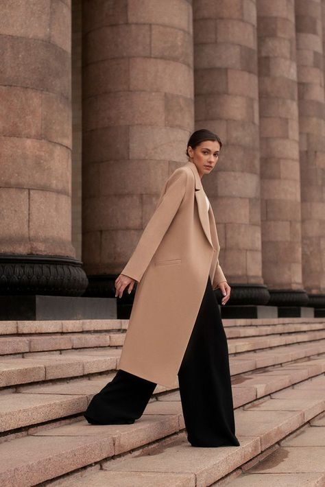 Coat Photography Ideas, Long Coat Photoshoot, Coats Photoshoot, Coat Photoshoot Ideas, Coat Photoshoot, Outdoor Fashion Photography, City Fashion Photography, Street Fashion Photoshoot, High Fashion Photoshoot