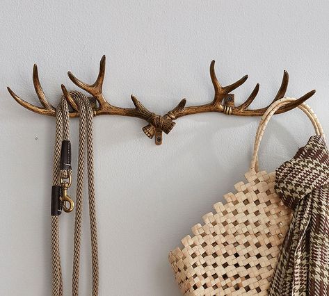 Mounted Antlers, Entryway Rack, Antler Wall Decor, Deer Antler Crafts, Vstupná Hala, Antler Ideas, Hipster Home Decor, Hipster Home, Deer Antler Decor