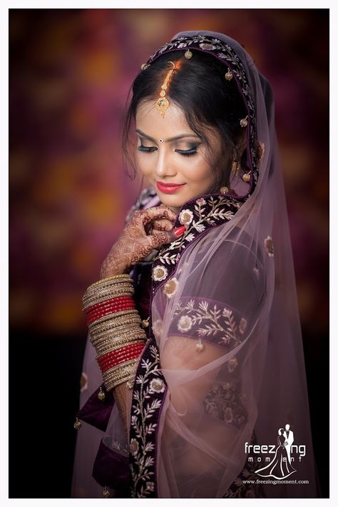 Dulhan Photo, Dulhan Pic, Engagement Photos Bride, Muslim Engagement, Wedding Photography India, Indian Bride Poses, Indian Bride Photography Poses, Makeup Gold, Bride Photos Poses