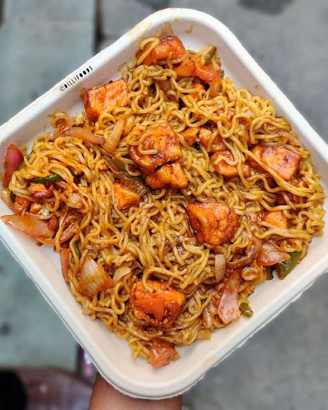 Dilli Foods on Instagram: “💥🤤 Chilli paneer MAGGI 😍 Sunday breakfast calls for maggi! 😋 Share with maggi lovers!❤️😜 Follow @dillifoods #dillifoods 💯 . . 📍 Wong's…” Paneer Maggi, Chilli Paneer, Sunday Breakfast, Pad Thai, Paneer, Japchae, Pasta, Ethnic Recipes, On Instagram