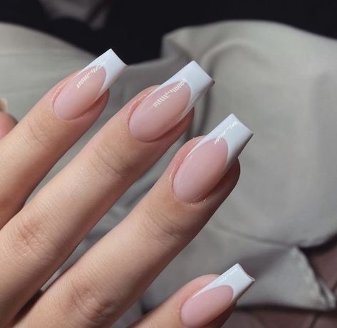 Minimalist Nails Aesthetic, Apply Nail Polish, Professional Pedicure, French Manicure Nails, Nails Aesthetic, Basic Nails, French Tip Acrylic Nails, Simple Acrylic Nails, Classy Acrylic Nails