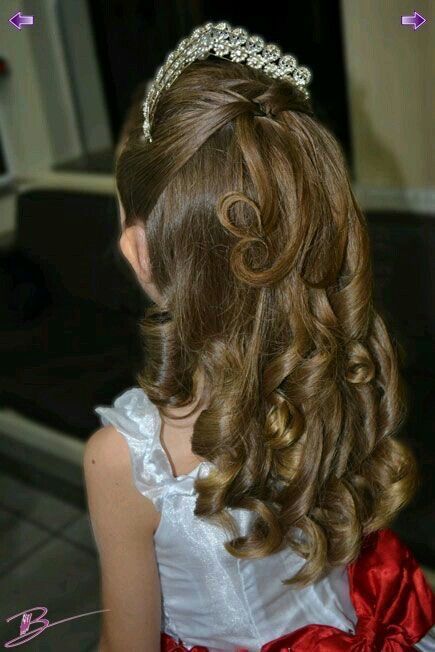 First Communion Hairstyles, Communion Hairstyles, Pageant Hair, Tiara Hairstyles, Flower Girl Hairstyles, Peinados Fáciles Para Cabello Corto, Princess Hairstyles, Penteado Cabelo Curto, Wedding Hairstyles Updo