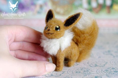 Eevee by SaniAmaniCrafts on DeviantArt Pokemon Craft, Needle Felting Diy, Pokemon Eevee, Pokemon Plush, Needle Felting Projects, Wool Crafts, Needle Felted Animals, Felt Diy, Crafty Craft