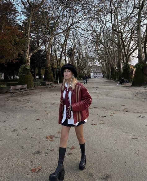 Cherry Red Jacket Outfit, Necktie Outfit, Red Jacket Outfit, Red Boots Outfit, Sofia Coelho, Bar Outfits, Ootd Inspo, December 12, Red Outfit